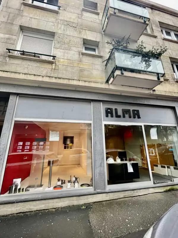 Plus de détails pour Local commercial à vendre