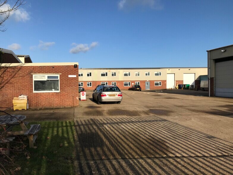 1 Borough Rd, Brackley à louer - Photo de l’immeuble – Image 3 sur 3