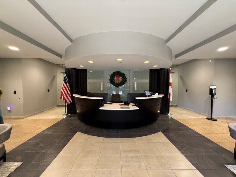 200 Carillon Pkwy, Saint Petersburg, FL à louer - Photo de l’immeuble – Image 2 sur 18