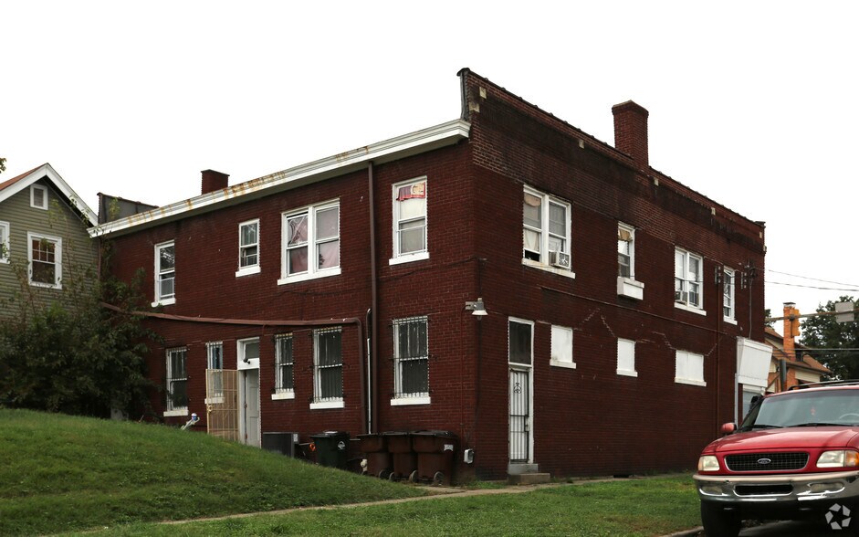 5368-5370 Carthage Ave, Cincinnati, OH à louer - Photo de l’immeuble – Image 2 sur 3