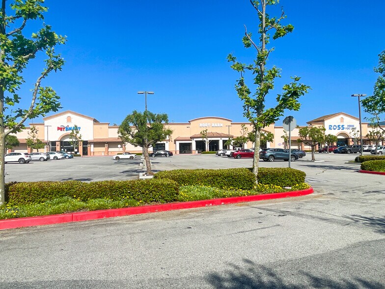 2665-2700 W Hillcrest Dr, Newbury Park, CA à louer - Photo de l’immeuble – Image 1 sur 8