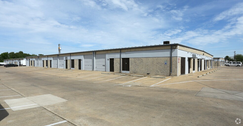 5214 Burleson Rd, Austin, TX à louer - Photo de l’immeuble – Image 2 sur 7