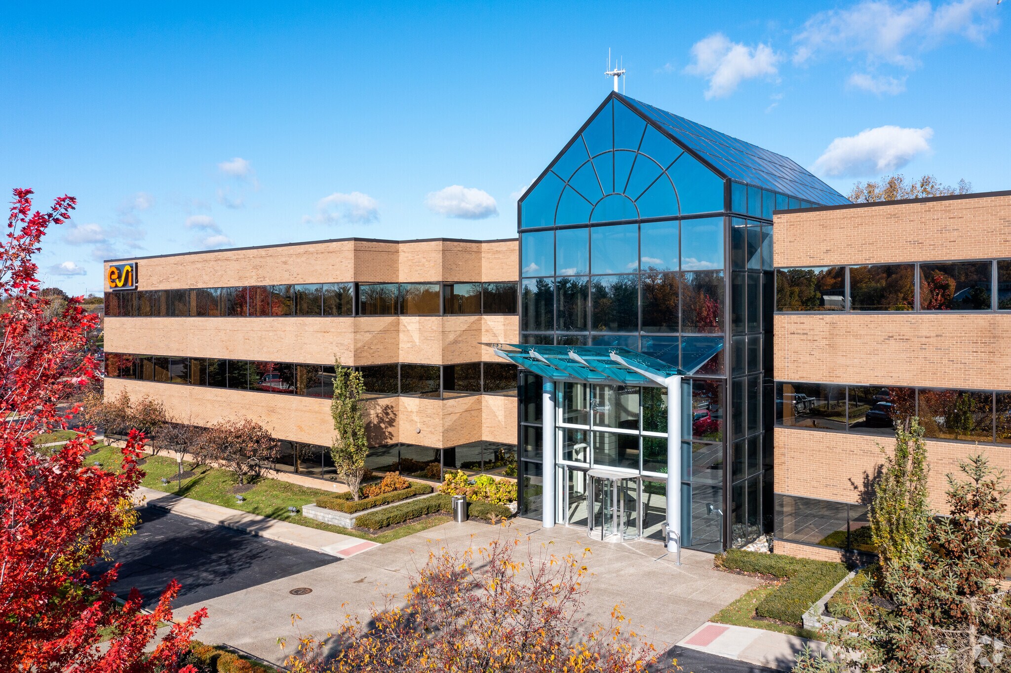 32605 W 12 Mile Rd, Farmington Hills, MI à louer Photo de l’immeuble– Image 1 sur 11