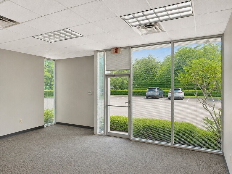 9051 Florida Mining Blvd, Tampa, FL à louer - Photo de l’immeuble – Image 3 sur 5