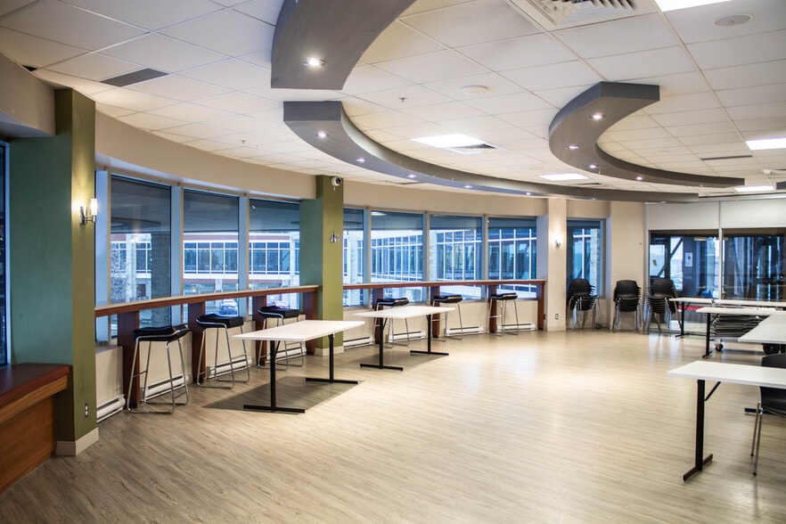 815 Boul Lebourgneuf, Québec, QC à louer - Photo intérieure – Image 3 sur 4