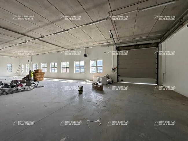 Plus de détails pour Bureau, Local d'activités à louer