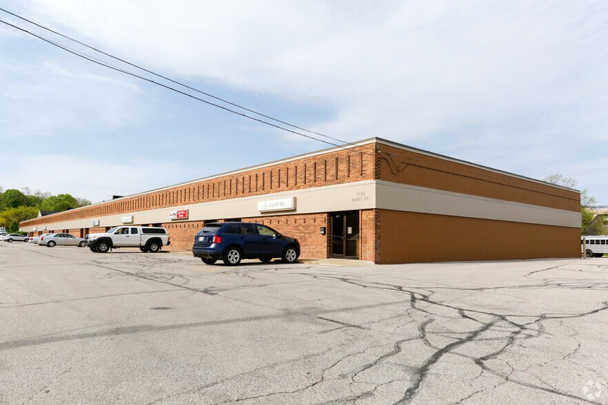 7150 Hart St, Mentor, OH à louer - Photo de l’immeuble – Image 3 sur 7