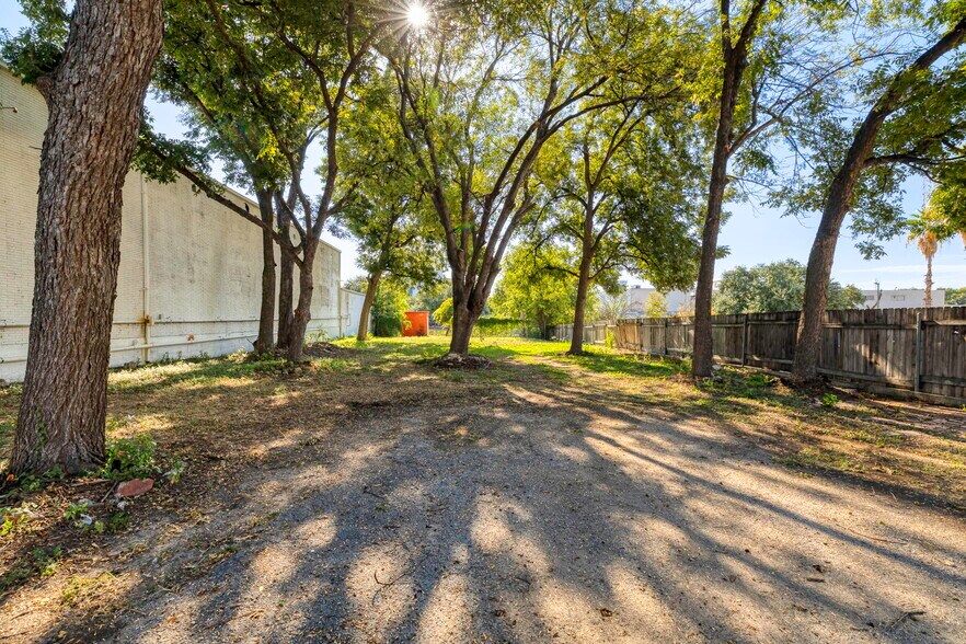 926 S Laredo St, San Antonio, TX à vendre - Photo de l’immeuble – Image 3 sur 17