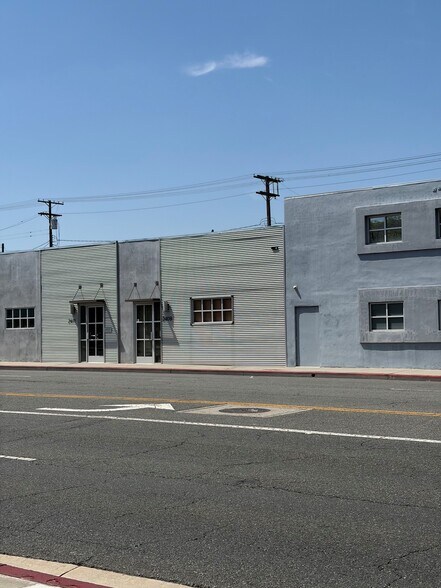 2409 W Empire Ave, Burbank, CA à louer - Photo de l’immeuble – Image 3 sur 7