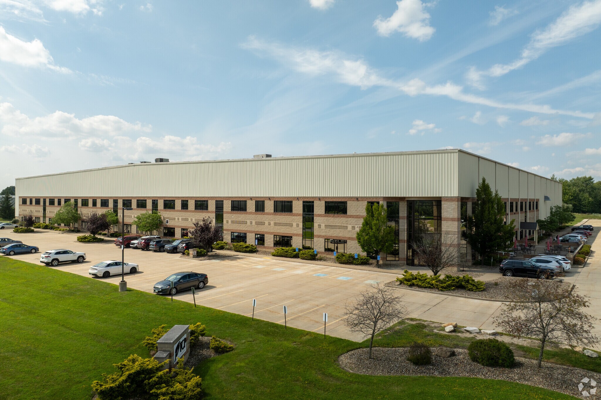 325 Campus Dr, Aurora, OH à louer Photo principale– Image 1 sur 12