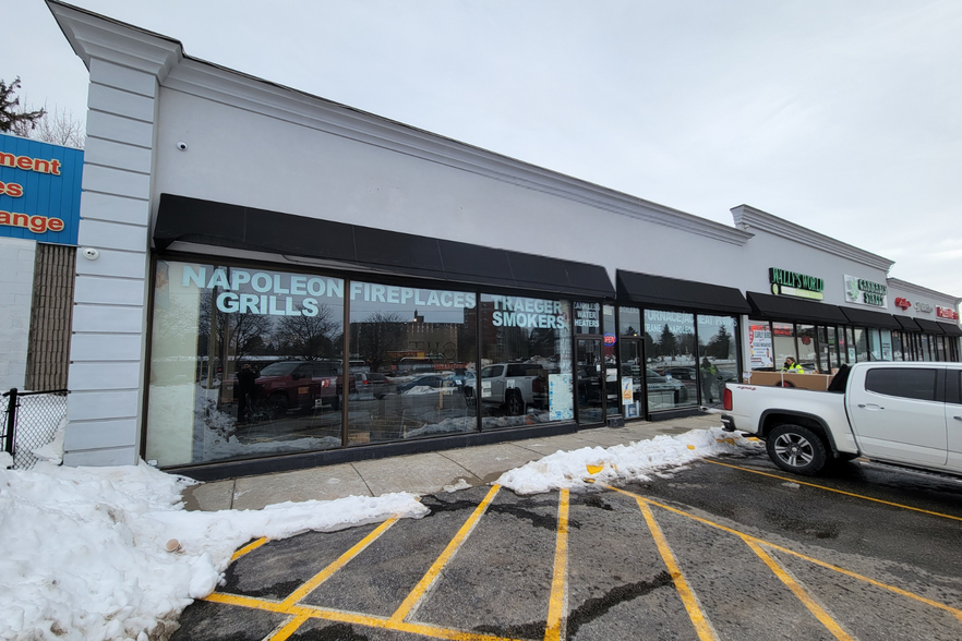 1100 Simcoe St N, Oshawa, ON à louer - Photo de l’immeuble – Image 2 sur 2