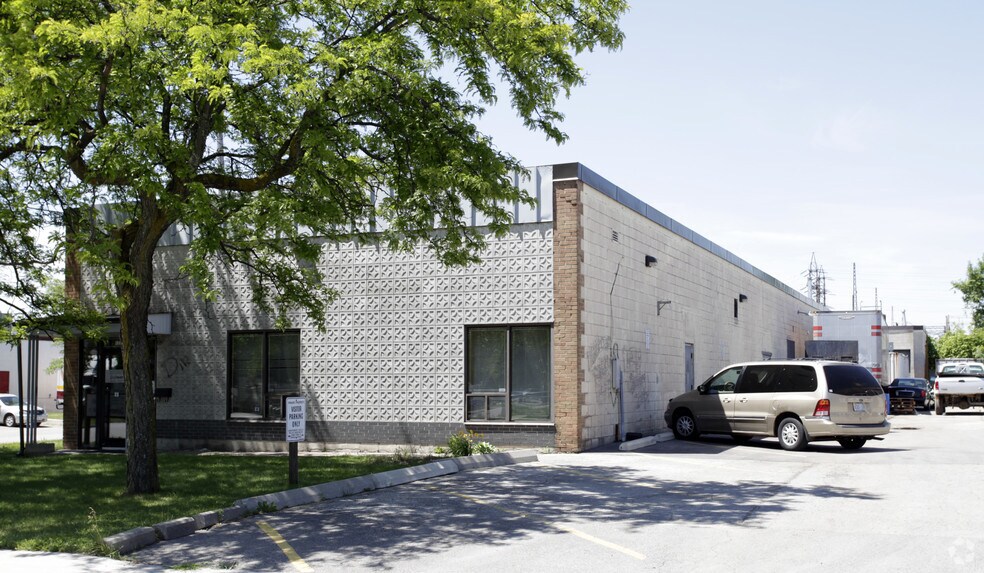 122 Judge Rd, Toronto, ON à louer - Photo de l’immeuble – Image 2 sur 4
