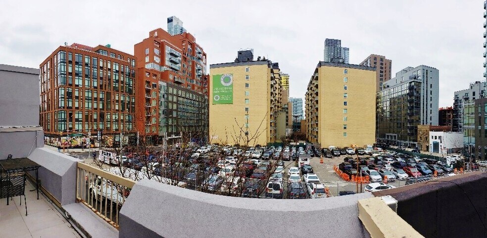 2409-2411 41st Ave, Long Island City, NY à louer - Photo de l’immeuble – Image 3 sur 6