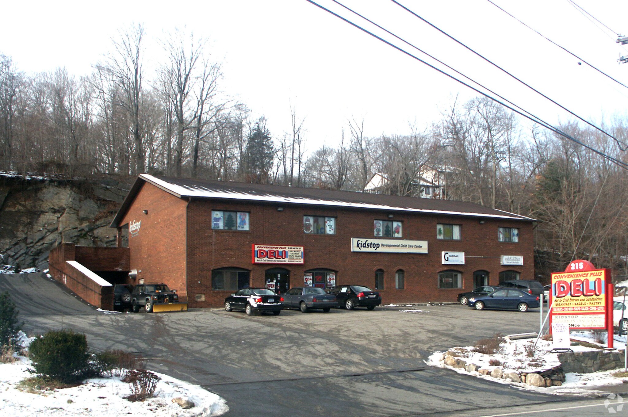 215 Bridgeport Ave, Shelton, CT à louer Photo principale– Image 1 sur 2
