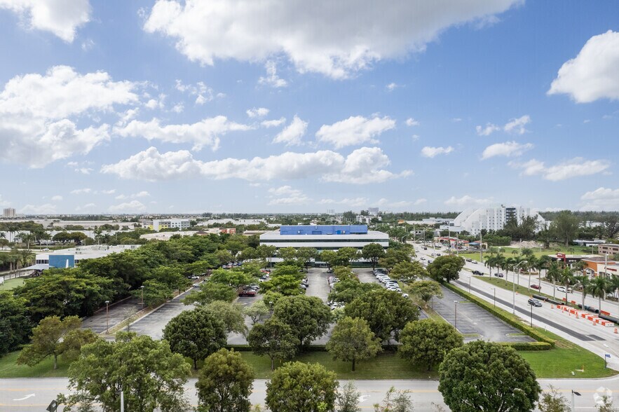 2001 NW 107th Ave, Miami, FL à vendre - Photo de l’immeuble – Image 2 sur 4