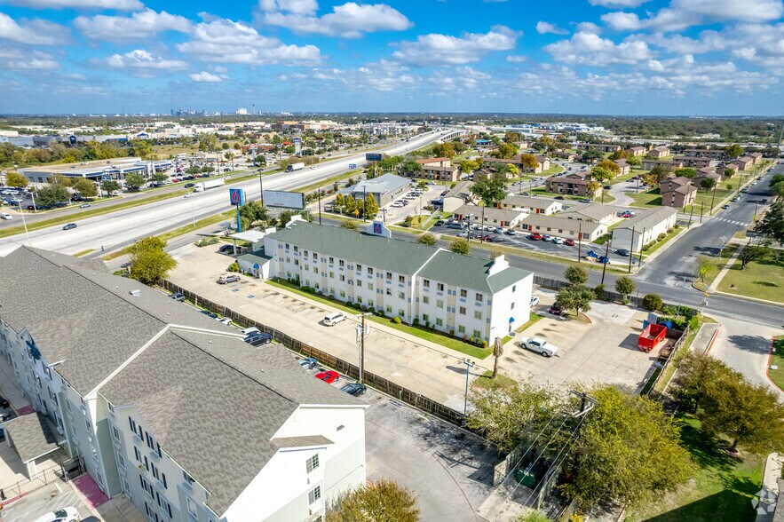 7950 Panam Expy S, San Antonio, TX à vendre - Photo de l’immeuble – Image 2 sur 4
