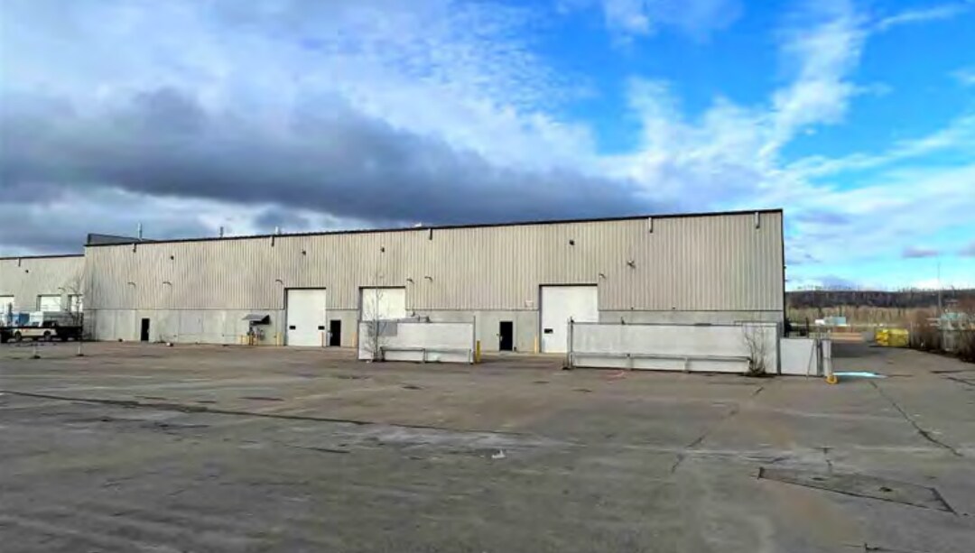 805 Memorial Dr, Fort McMurray, AB à louer Photo principale– Image 1 sur 2