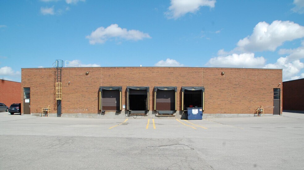 150 Marycroft Ave, Vaughan, ON à louer - Photo de l’immeuble – Image 3 sur 6