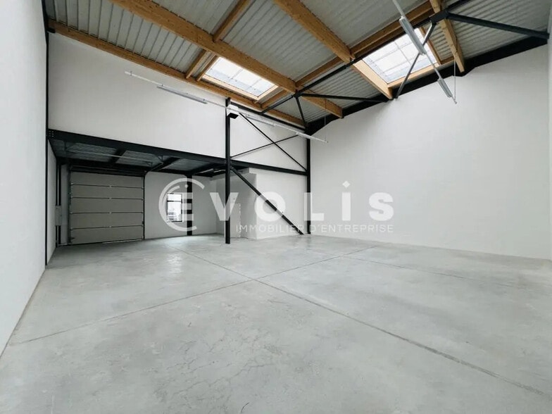 Local d'activités dans Lieusaint à vendre - Photo intérieure – Image 2 sur 6