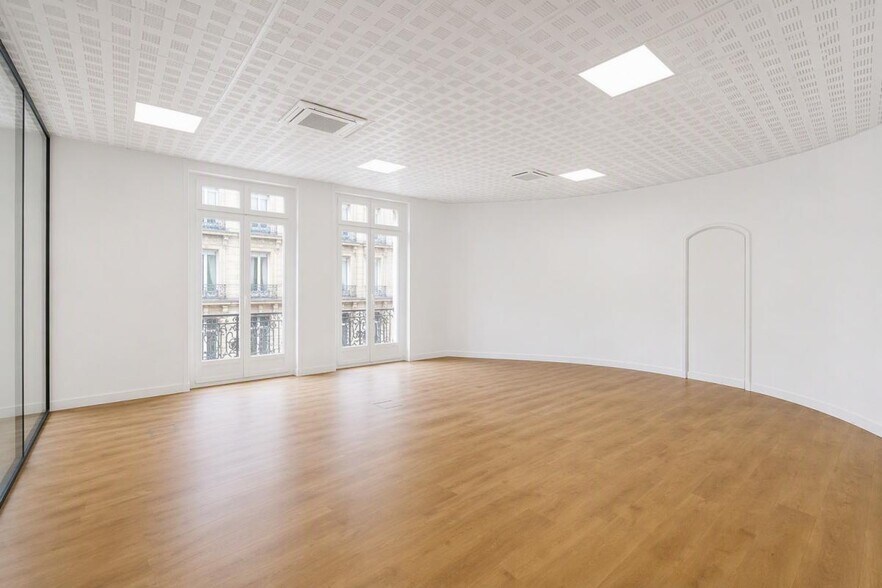 Bureau dans Paris à louer - Photo de l’immeuble – Image 2 sur 9