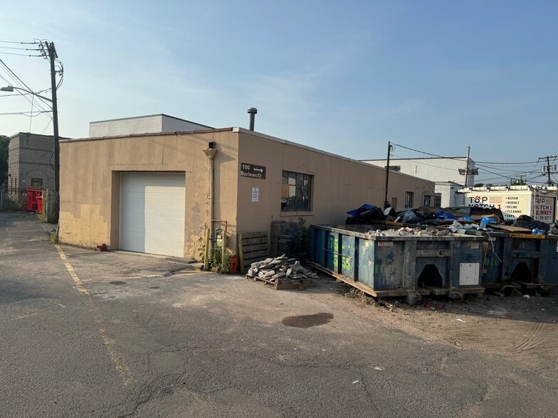 100 Burlews Ct, Hackensack, NJ à louer - Photo de l’immeuble – Image 2 sur 6