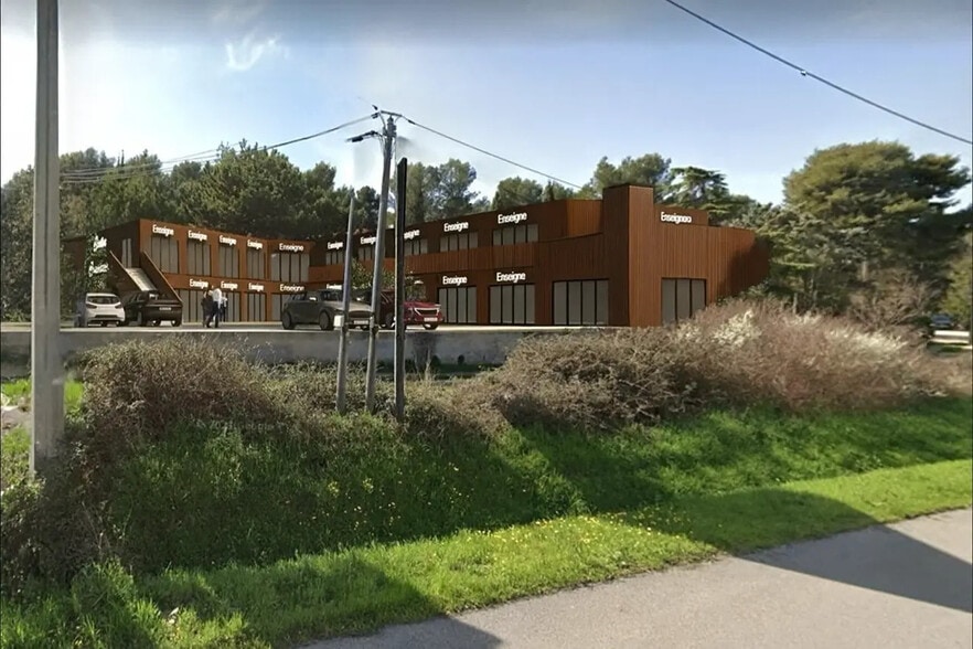 Local commercial dans à louer - Photo de l’immeuble – Image 2 sur 3