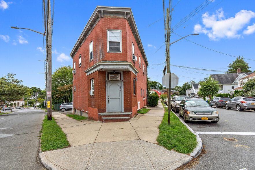 180 Madison Ave, Port Chester, NY à vendre - Photo principale – Image 1 sur 30