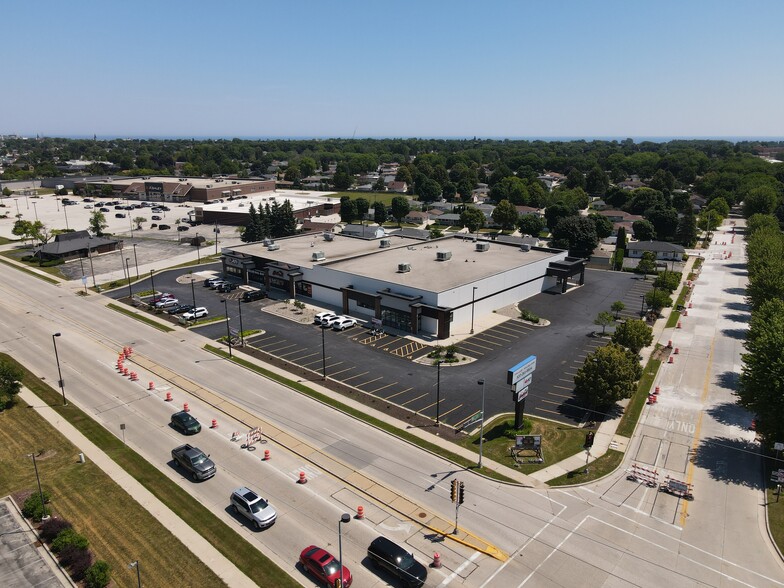 2811-2827 S Business Dr, Sheboygan, WI à louer - Aérien – Image 2 sur 7