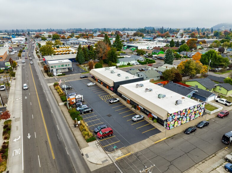 977 Garfield St, Eugene, OR à louer - Photo de l’immeuble – Image 2 sur 3