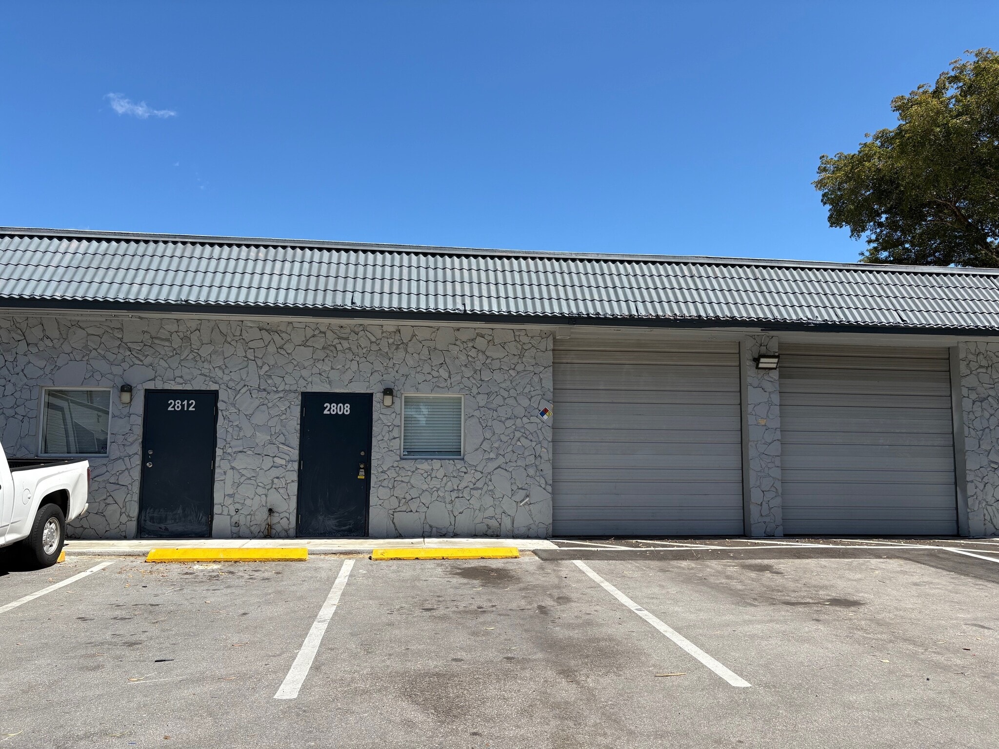 2696 NW 31st Ave, Lauderdale Lakes, FL à louer Photo de l’immeuble– Image 1 sur 7