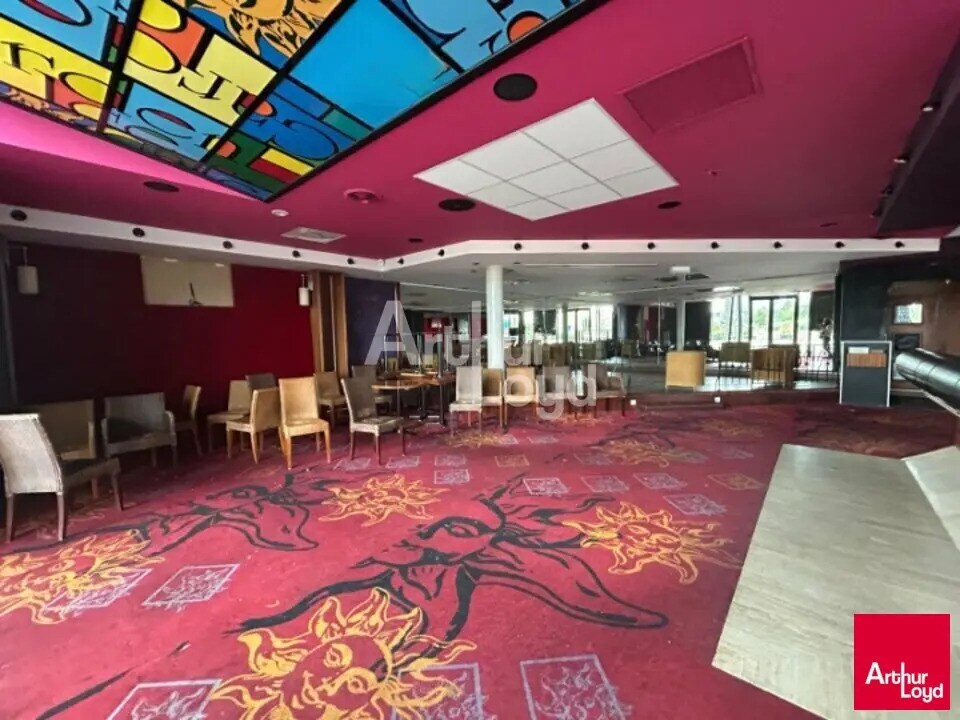 Local commercial dans Blois à louer Photo de l’immeuble– Image 1 sur 4