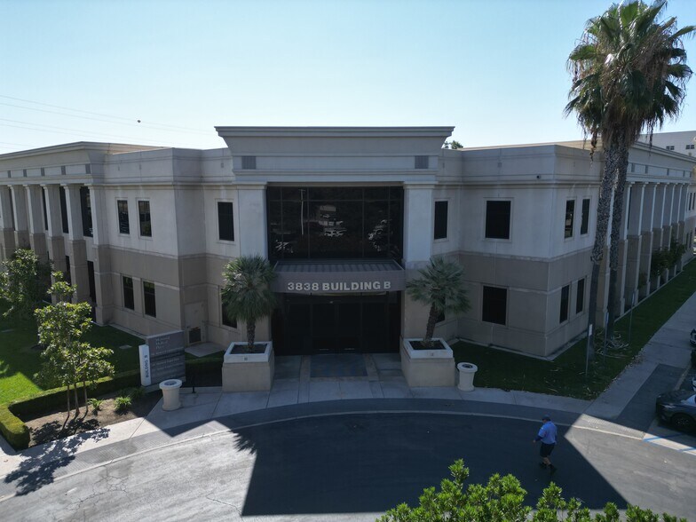 3838 San Dimas St, Bakersfield, CA à louer - Photo de l’immeuble – Image 3 sur 8