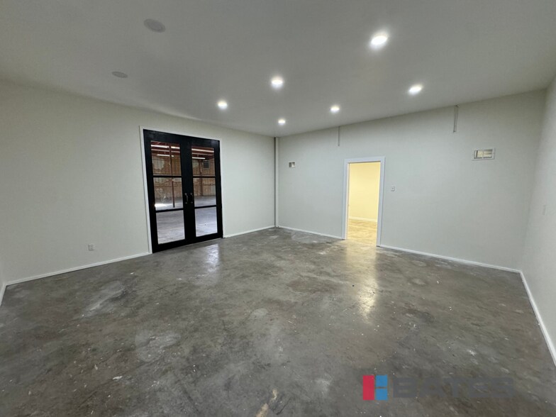 830 Dalworth Dr, Mesquite, TX à louer - Photo de l’immeuble – Image 3 sur 10
