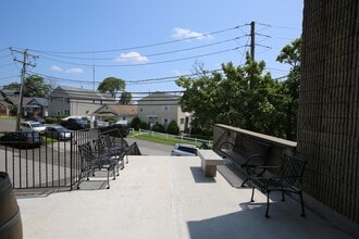 1 Barry Pl, Stamford, CT à louer Photo de l’immeuble– Image 2 sur 9