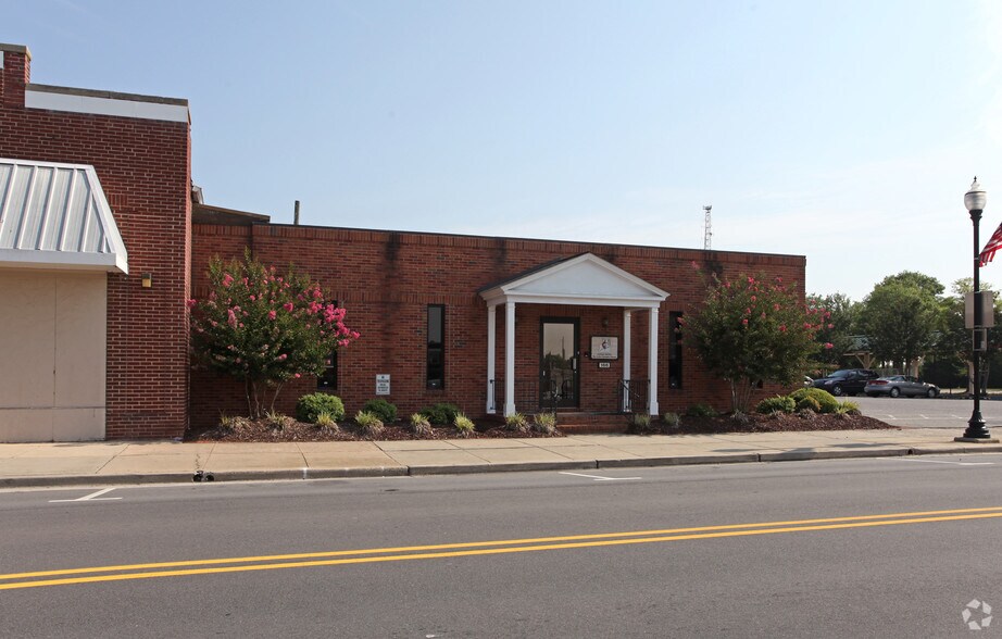 166 E Main Ave, Gastonia, NC à louer - Photo de l’immeuble – Image 2 sur 2