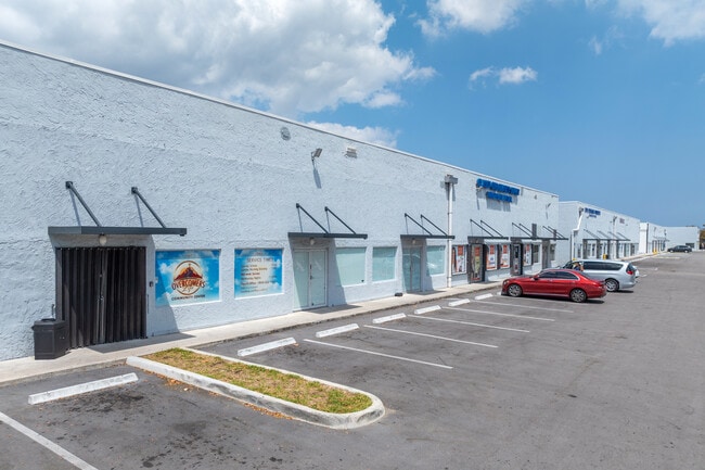 Plus de détails pour 3927-3999 NW 19th St, Lauderdale Lakes, FL - Local d'activités, Industriel/Logistique à louer