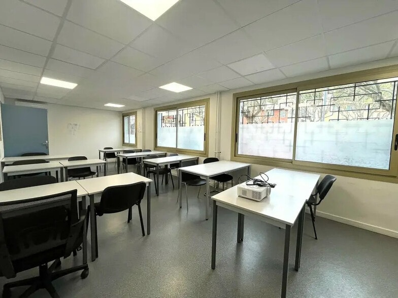 Bureau dans Cagnes-sur-Mer à louer - Photo de l’immeuble – Image 3 sur 5
