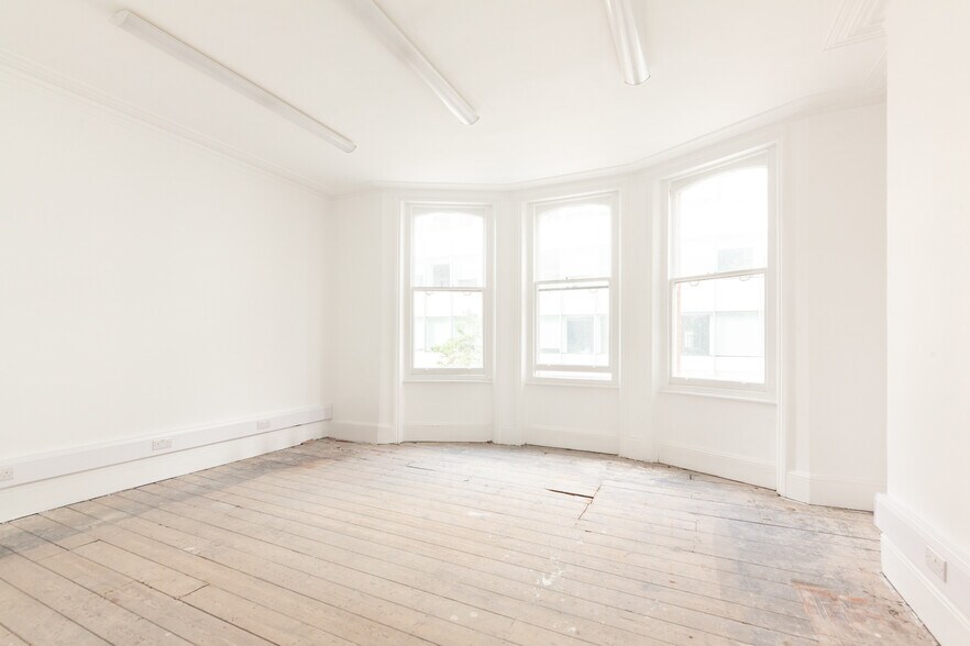 85 Mortimer St, Londres à louer - Photo de l’immeuble – Image 3 sur 7