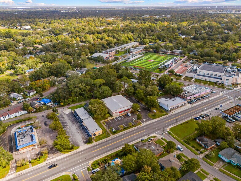 1945 Kings Rd, Jacksonville, FL à louer - Photo de l’immeuble – Image 2 sur 12