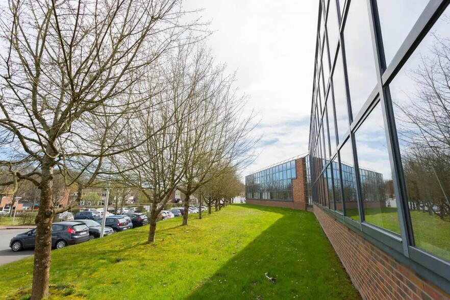 Bureau dans Bièvres à louer - Photo de l’immeuble – Image 3 sur 8