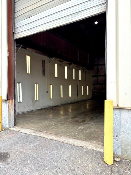 100 Industrial Dr, Halifax, MA à louer - Photo de l’immeuble – Image 3 sur 4