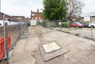 Plus de détails pour Land to the Rear 84 Wincheap, Simmonds Rd, Canterbury - Terrain à louer