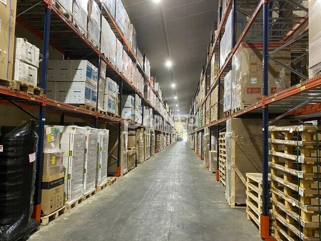 Plus de détails pour Industriel/Logistique à louer