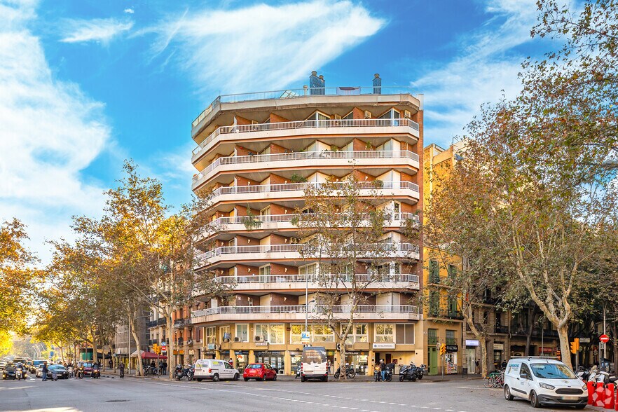 Carrer del Comte d'Urgell, 21, Barcelone, Barcelona à louer - Photo de l’immeuble – Image 2 sur 2