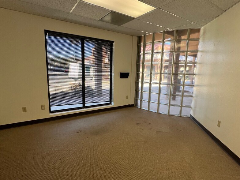 4415-4417 71st St, Lubbock, TX à louer - Photo de l’immeuble – Image 3 sur 8