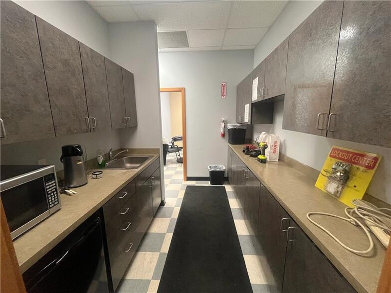 417 E Broadway Ave, Moses Lake, WA à louer - Photo intérieure – Image 3 sur 4