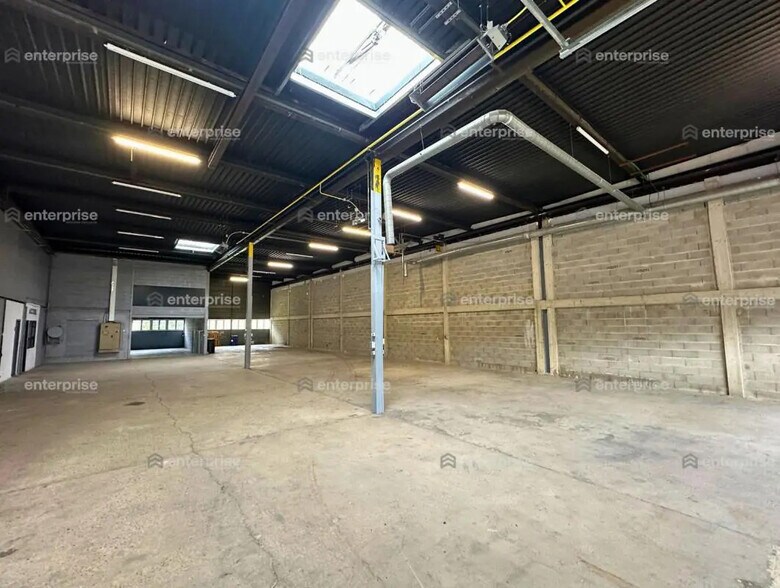 Local d’activités dans Senlis à louer - Photo de l’immeuble – Image 2 sur 7