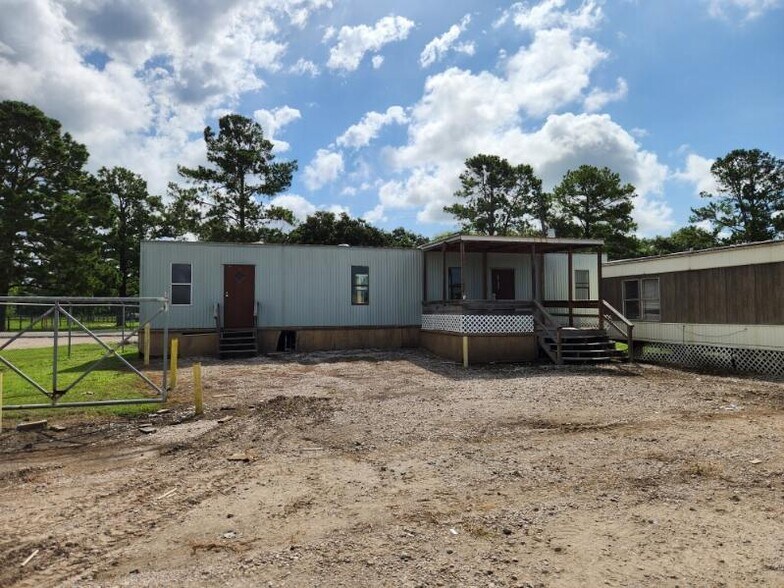 14090 County Road 282, Alvin, TX à louer - Photo de l’immeuble – Image 2 sur 12