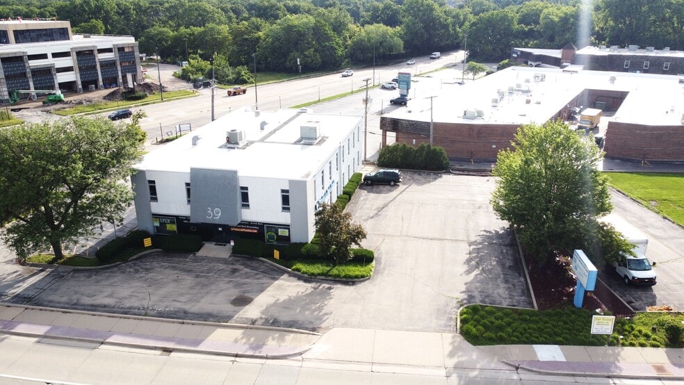 39 S Milwaukee Ave, Wheeling, IL à vendre - Photo de l’immeuble – Image 2 sur 16