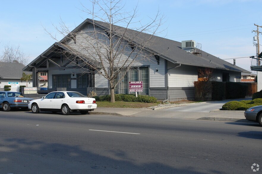 518 N Court St, Visalia, CA à louer - Photo de l’immeuble – Image 3 sur 9